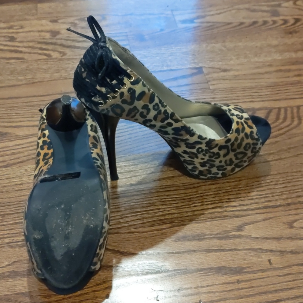 Shoes - Picture 4 of 4